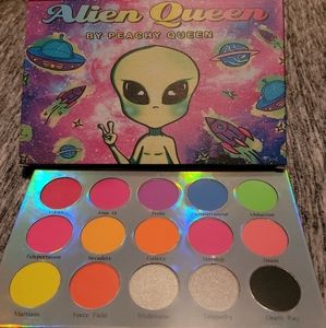 Peachy Queen eyeshadow palette